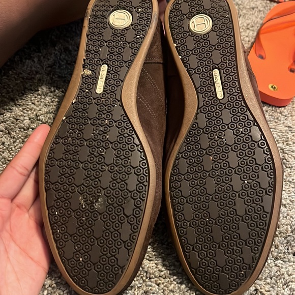 Cole Haan Brown lace up shoe. 8b Barely used. great quality shoe. - Picture 4 of 5
